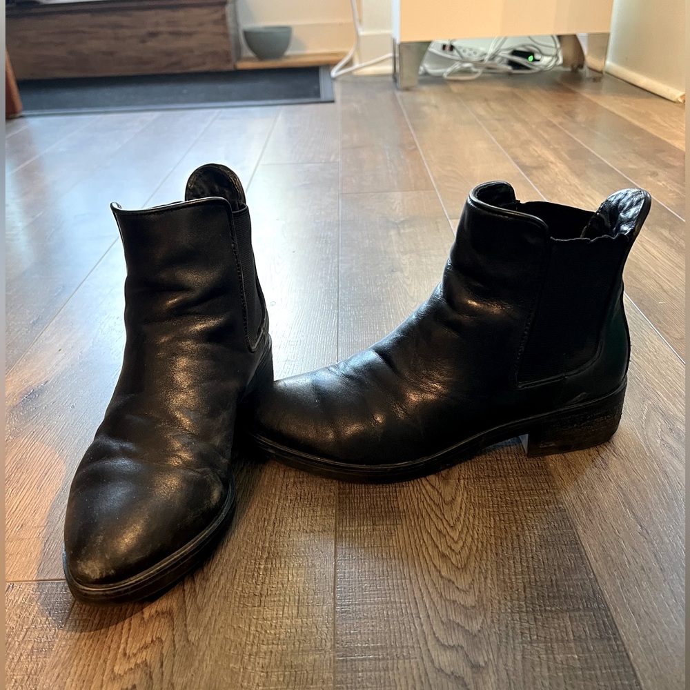 The Wishbone collection leather Chelsea boot